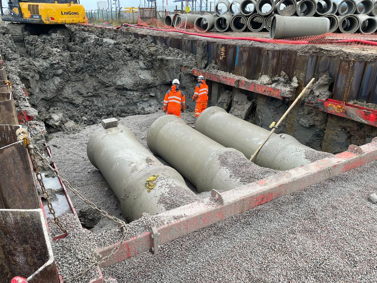 Sheet-pile cofferdam and temporary works on a Thames-side civil engineering site